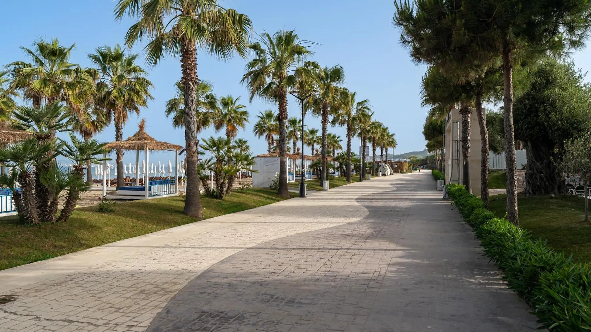 Dajmon Sea View Apartment Golem