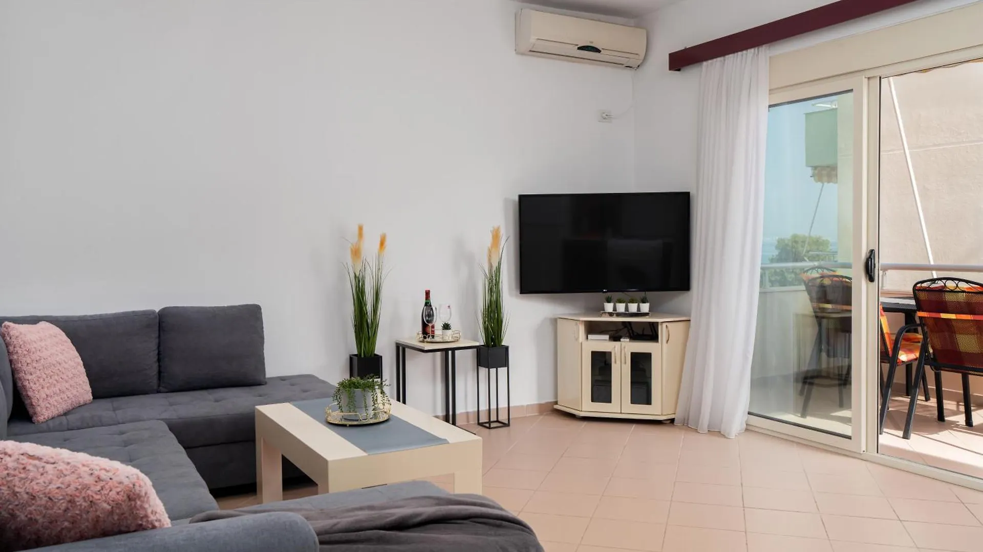 Dajmon Sea View Apartment Golem  Golem (Tirana)
