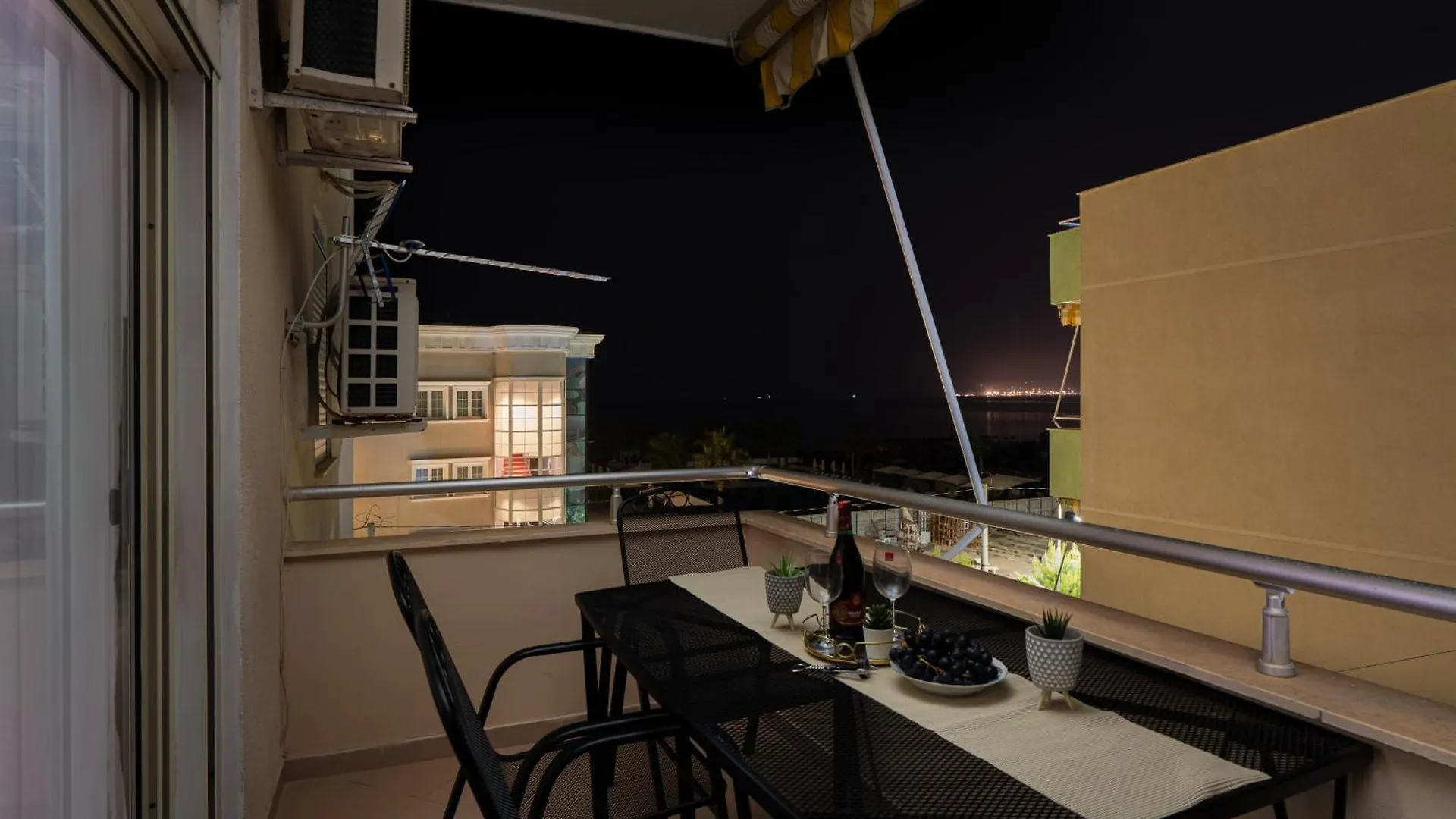 Dajmon Sea View Apartment Golem