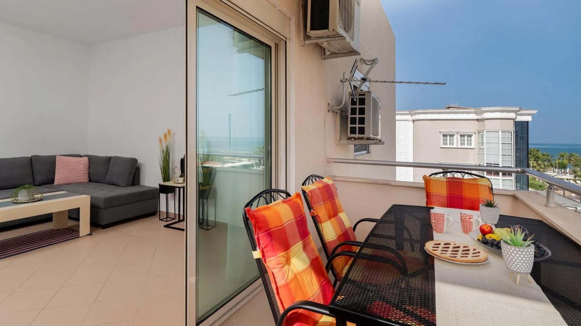Dajmon Sea View Apartment Golem
