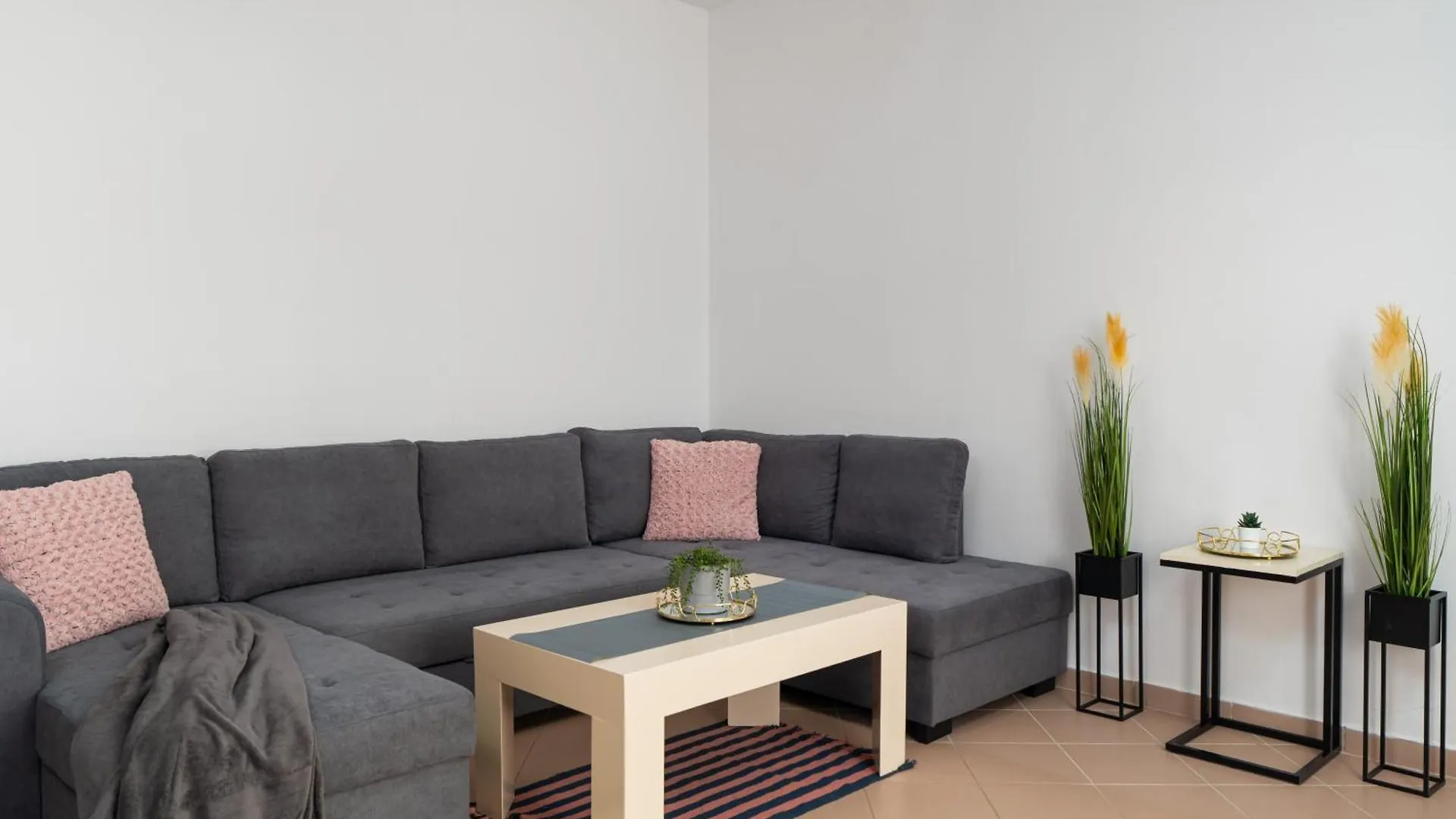 Dajmon Sea View Apartment Golem  Golem (Tirana)